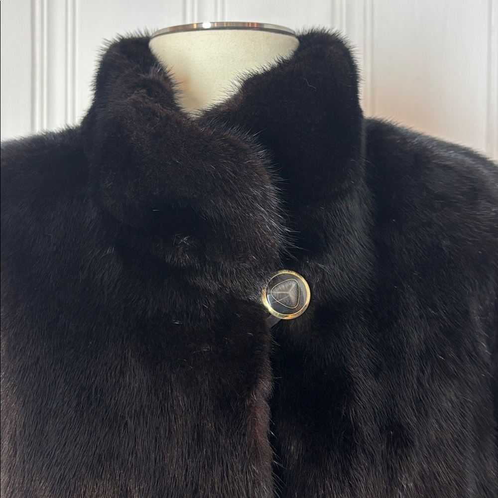 Vintage Reversible Mink Coat Dark Brown / Black (A-Line Cut). Estimated size 16. - Picture 3 of 12